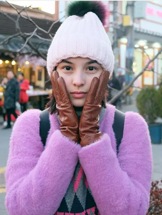 Malam puncak Infotainment Awards 2017 sendiri akan digelar pada 24 Januari mulai pukul 20.00 WIB di SCTV. Acara itu akan dimerikahkan oleh para musisi dan penyanyi papan atas Tanah Air. (Instagram/ chelseaislan)