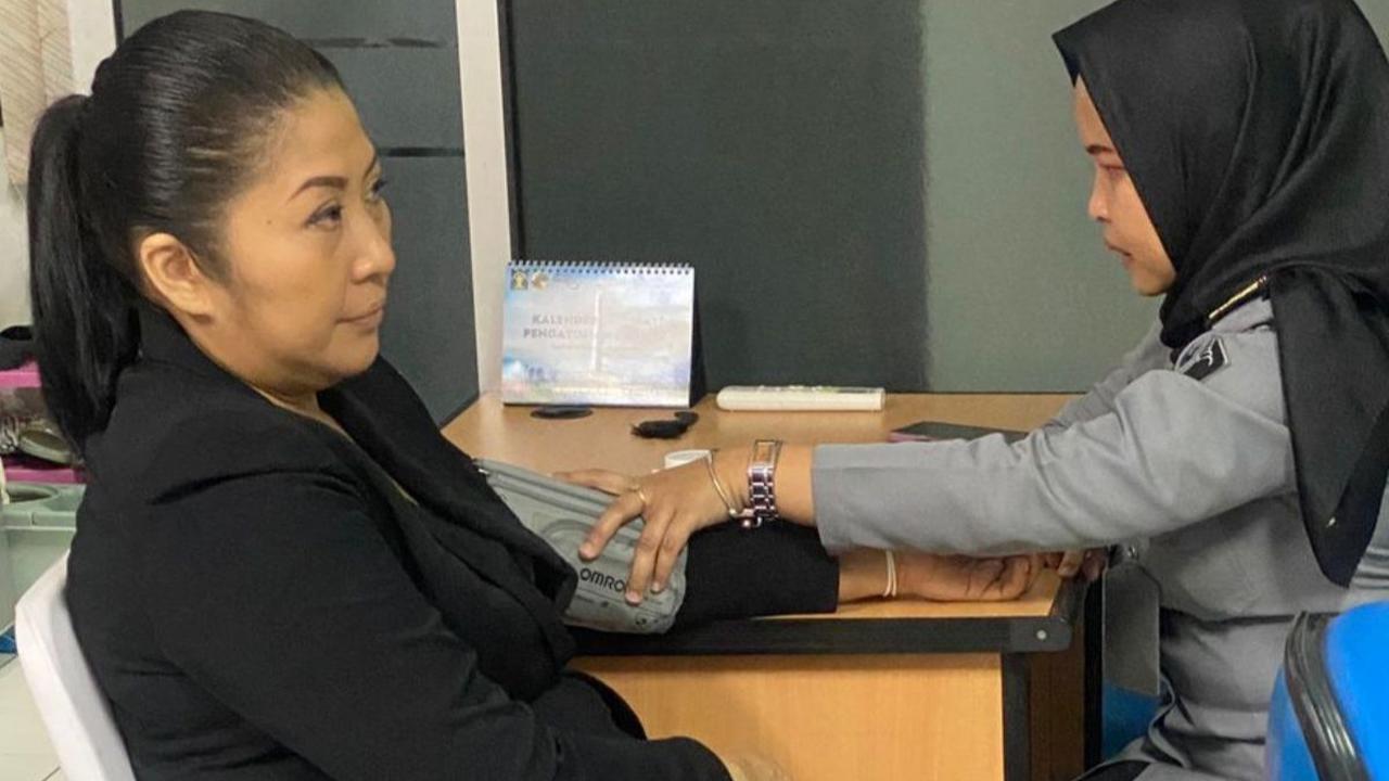 Yekti menyebut, Putri Candrawati dikunjungi anak-anaknya selama perayaan Natal ini.<br>