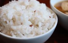 Perbedaan Kandungan Nutrisi antara Nasi Panas dan Nasi Dingin