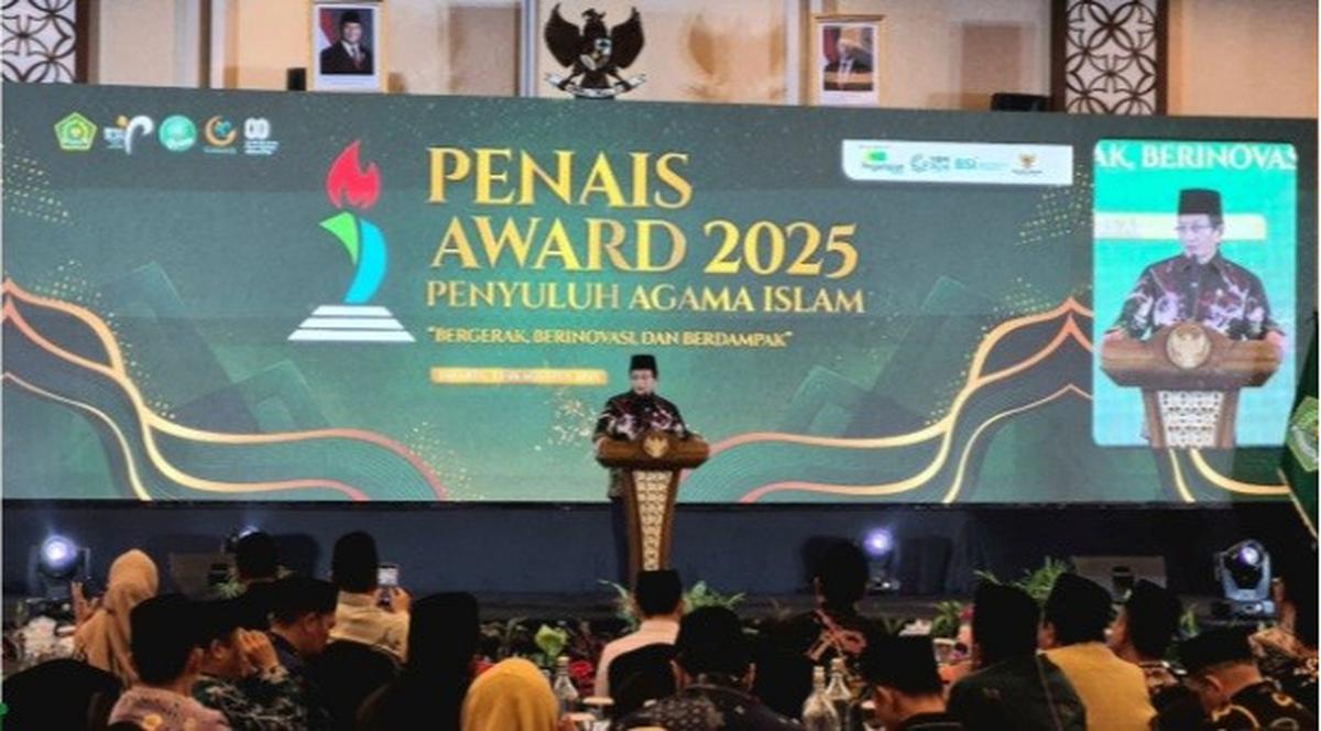 Wali Kota Tarakan Khairul Menerima Penghargaan Penerangan Agama Islam atau PENAIS Award 2025