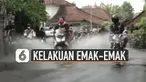 Ada-ada saja tingkah yang dilakukan oleh emak-emak. Seperti lewati jalanan tergenang air saat ada gerombolan motor.