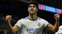 Rekan Benzema, Marco Asensio juga berhasil menorehkan namanya di daftar pencetak hattrick Liga Spanyol pada musim ini. Asensio melakukan hal tersebut saat Real Madrid pesta 6-1 ke gawang Real Mallorca pada pekan keenam. (AFP/Oscar Del Pozo)