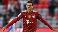 Jamal Musiala menjadi bintang muda Bayern Munchen yang tengah naik daun. Menjalani debut pada akhir musim 2019/20, ia langsung mencetak gol perdana di umur 17 tahun 6 bulan 23 hari. Sejauh ini ia telah tampil sebanyak 18 kali dengan mencetak 4 gol dan 3 assist. (AFP/Christof Stache)