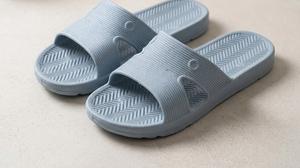 Cara Mencuci Sandal Karet agar Tidak Licin dan Tetap Awet, Ikuti Langkahnya