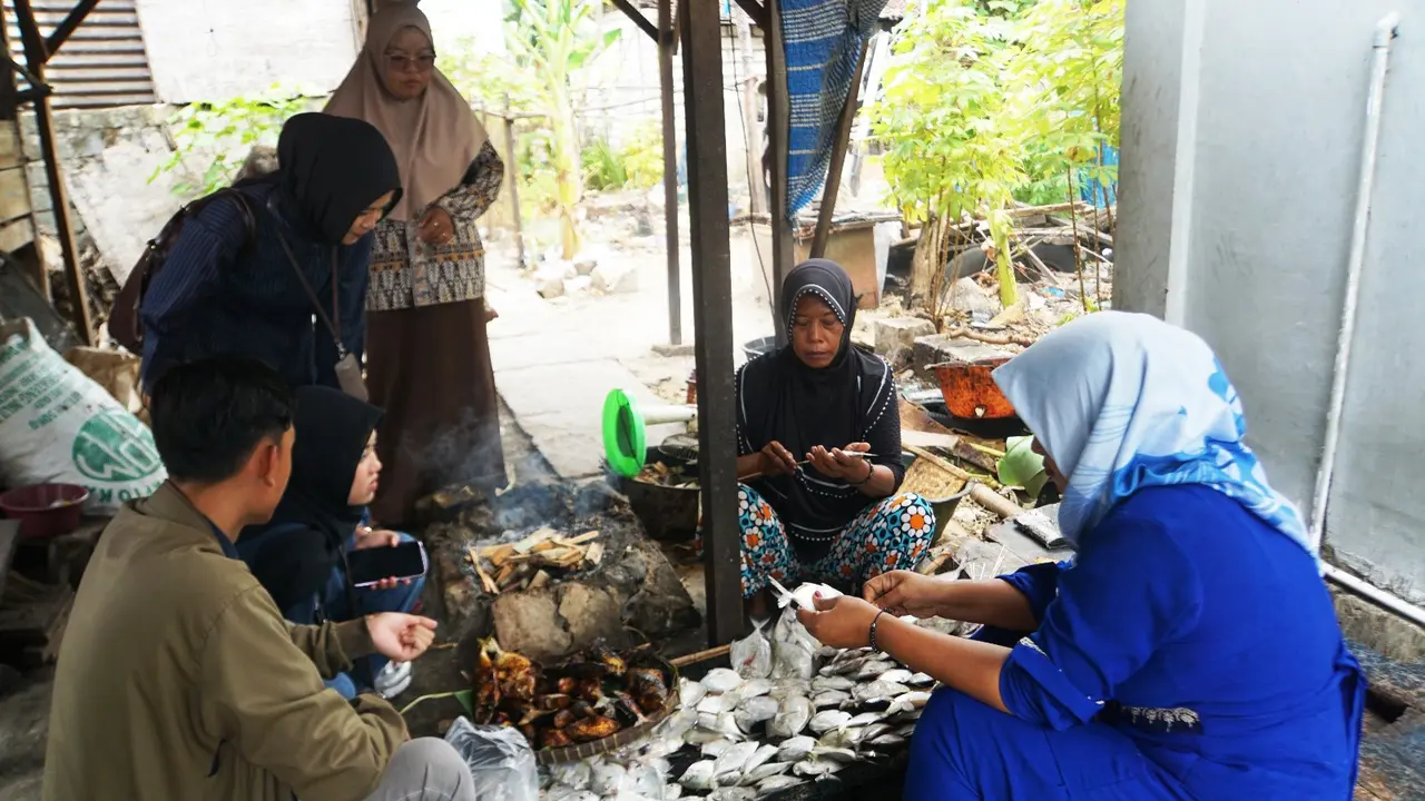 UMKM di Desa Glondonggede, Kabupaten Tuban, Jawa Timur tumbuh melalui program pemberdayaan.