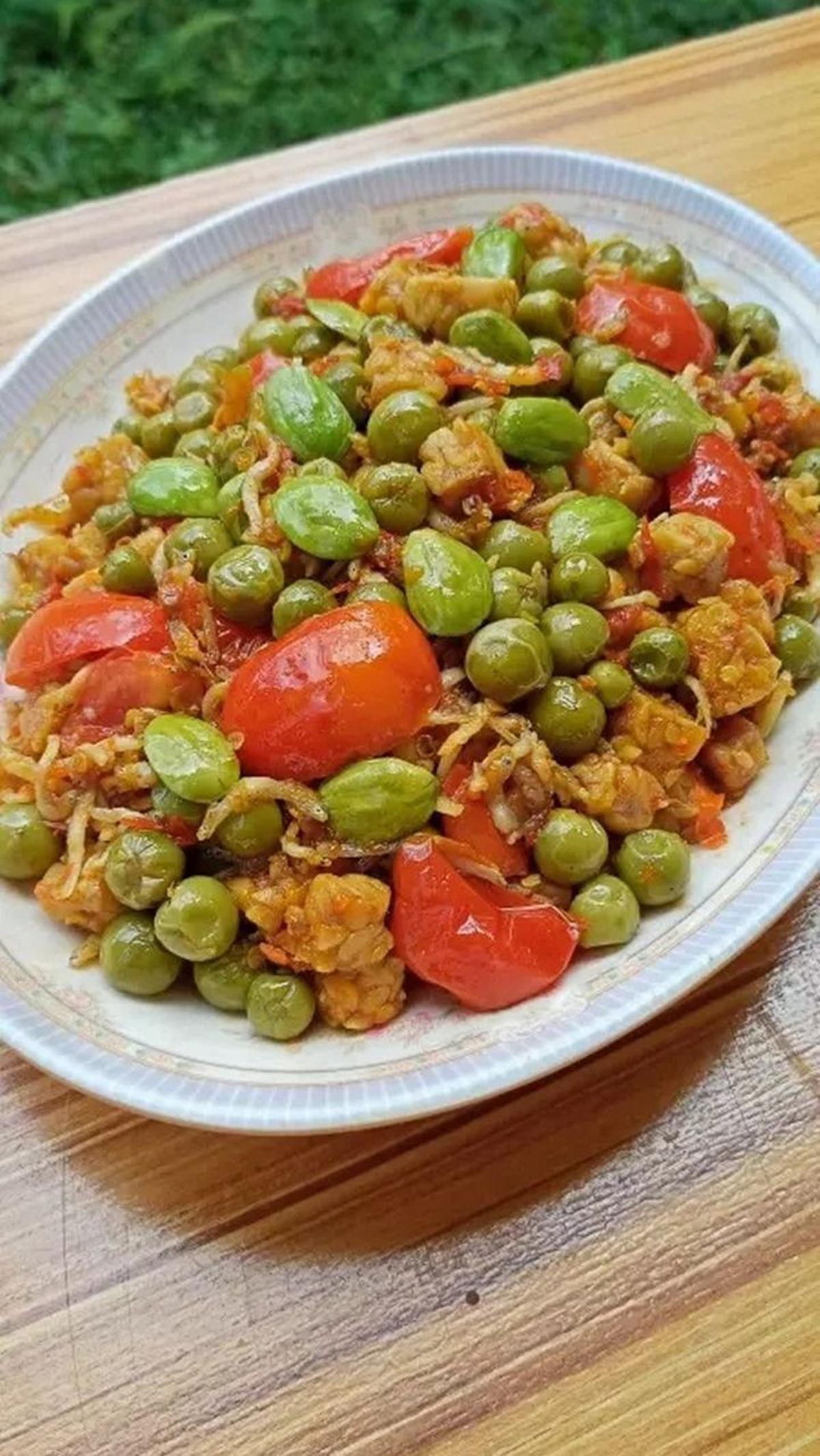 <b>5. Kurangi Konsumsi Makanan Berbau Tajam</b><br>
