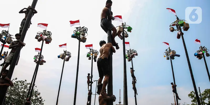 Meriahkan HUT ke-79 RI, Ratusan Orang Ikuti Lomba Panjat Pinang di Ancol Taman Impian