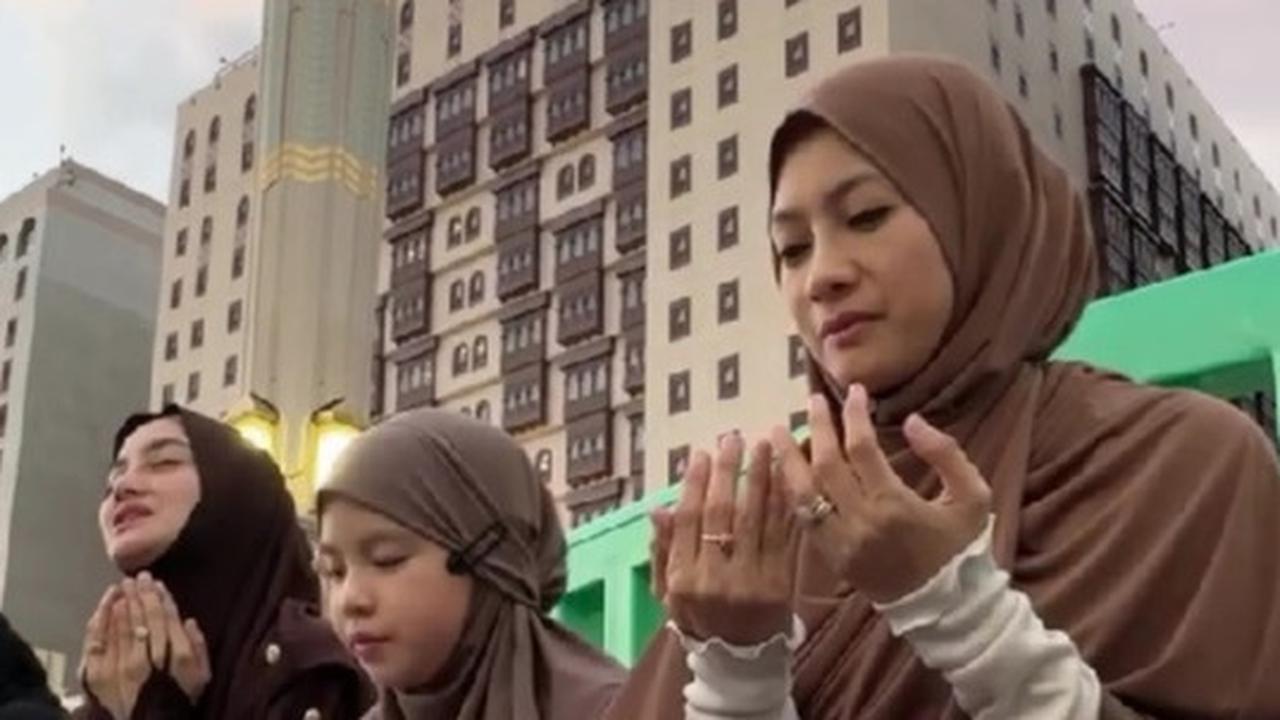 Ririn Ekawati dan Rini Yulianti Bagikan Takjil Gratis di Masjid Nabawi Saat Umrah, Intip 5 Momen Keseruannya