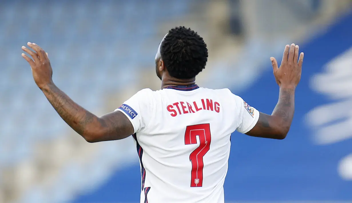 Raheem Sterling - Bomber Manchester City ini merupakan pemain mampu menunjukan kualitas terbaiknya saat membela klub maupun negaranya. Berkat permainan apiknya, ia berhasil membawa City ke final Liga Champions dan Timnas Inggris ke final Euro 2020. (Foto:AP/Brynjar Gunnarson)