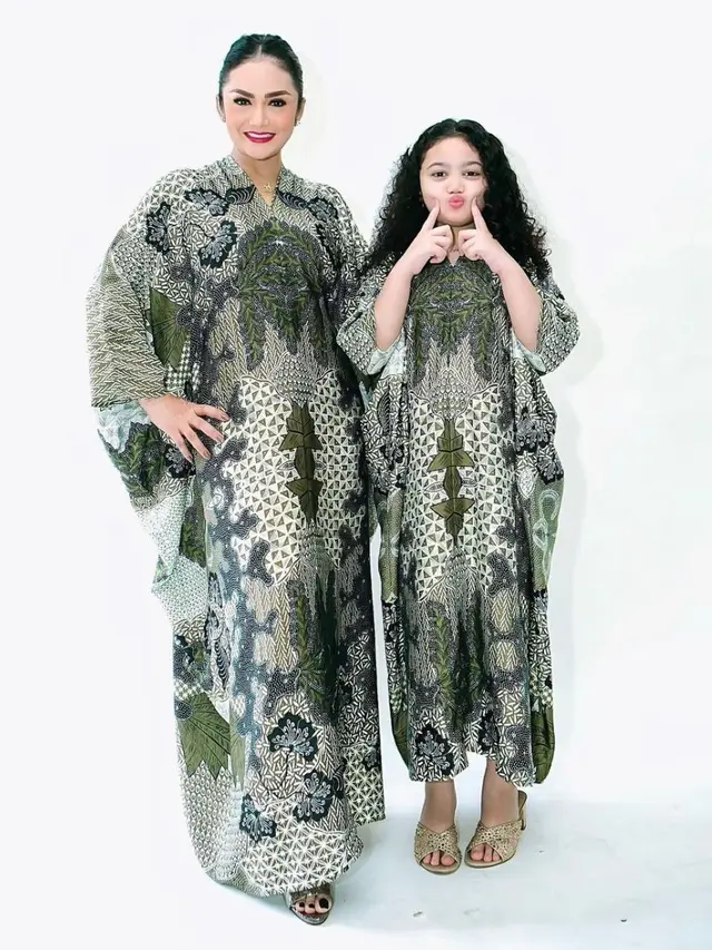 Gamis Model Kaftan Batik Kombinasi Brokat
