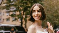 Lily Collins di acara NYFW. (dok. Instagram @calvinklein/https://www.instagram.com/p/DOhbK3kib6i/?img_index=14/Naura Rizkiawan)