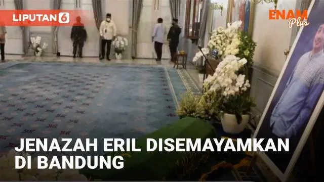 Jenazah Emmeril Kahn Mumtadz disemayamkan di Gedung Pakuan Kota Bandung. Minggu (12/6) malam ribuan warga datangi Gedung Pakuan untuk belasungkawa dan sampaikan doa.