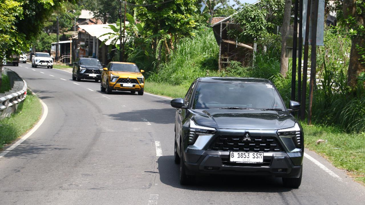 "Mode wet bukan kombinasi mode gravel dan mud. Sebab punya  karakter dan setting sendiri. Mode wet artinya wet tracton control dioptimalkan, tapi respons pedal gas lebih setingkat dari mode normal."