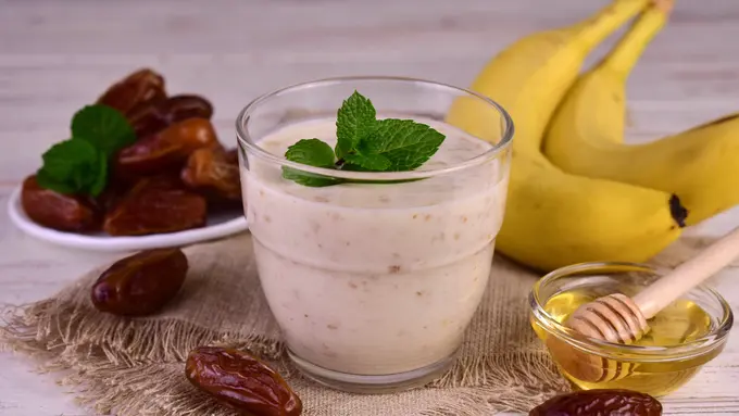 Resep smoothie berbuka ringan dengan kurma & yogurt