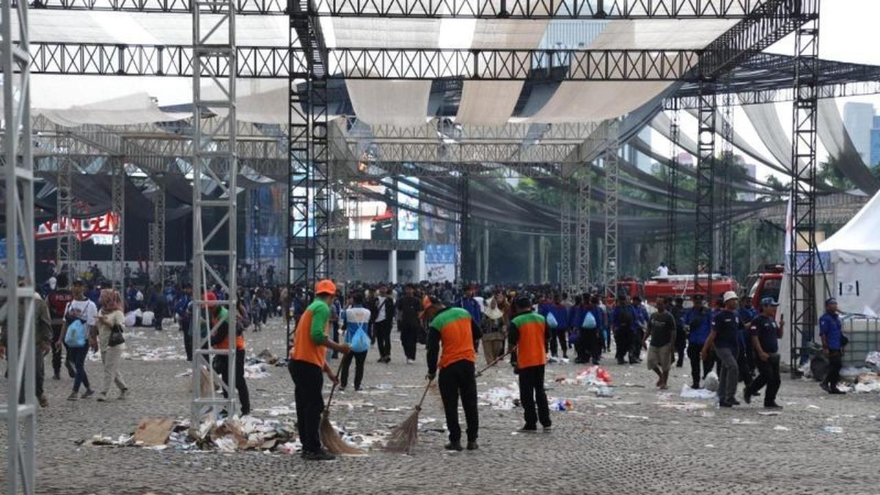 DLH DKI Jakarta Sigap Tangani 164 Ton Sampah Sisa Hari Buruh di Monas