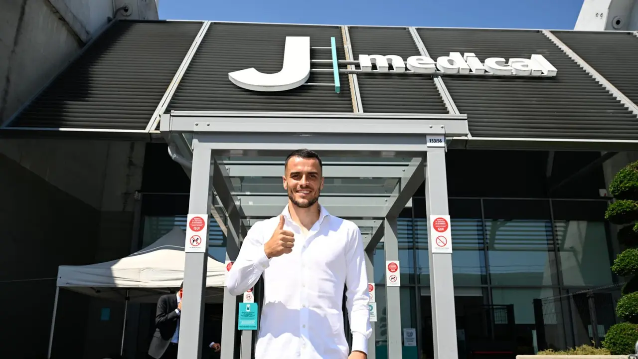 Filip Kostic - Juventus