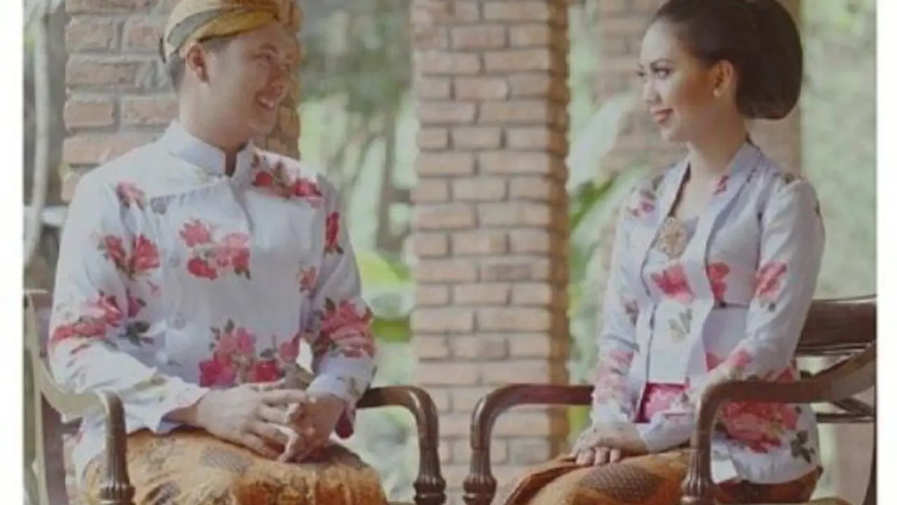 10 Ide Pernikahan Tema Batik yang Indonesia Banget