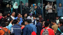 Pelecehan itu terjadi pada tayangan YKS yang tayang (20/6/2014). Kejadian tersebut bermula ketika Ferdians Setiadi melakukan hipnotis terhadap Caisar, Jakarta, Selasa (24/06/2014) (Liputan6.com/Faisal R Syam)