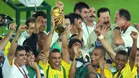 Brasil. Timnas Brasil mampu mencapai partai final Piala Dunia sebanyak 7 kali dalam seluruh 21 edisi Piala Dunia. Dari tujuh kali masuk final, Brasil mampu 5 kali menjadi juara di edisi 1958, 1962, 1970, 1994 dan 2002. Mereka hanya gagal di edisi 1950 dan 1998. (AFP/Odd Andersen)