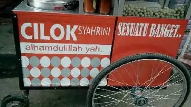 8 Tulisan Lucu di Gerobak Cilok Ini Bikin Geleng Kepala