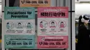 Seorang wanita bermasker melewati poster yang mengingatkan tindakan pencegahan terhadap virus corona COVID-19 di stasiun kereta bawah tanah di Seoul, Korea Selatan, Jumat (10/2/2023). Korea Selatan mengatakan akan menghapus pembatasan masuk yang diberlakukan pada pelancong jangka pendek dari China sejak awal tahun karena para pejabat melihat situasi COVID-19 di negara itu mulai stabil. (AP Photo/Ahn Young-joon)