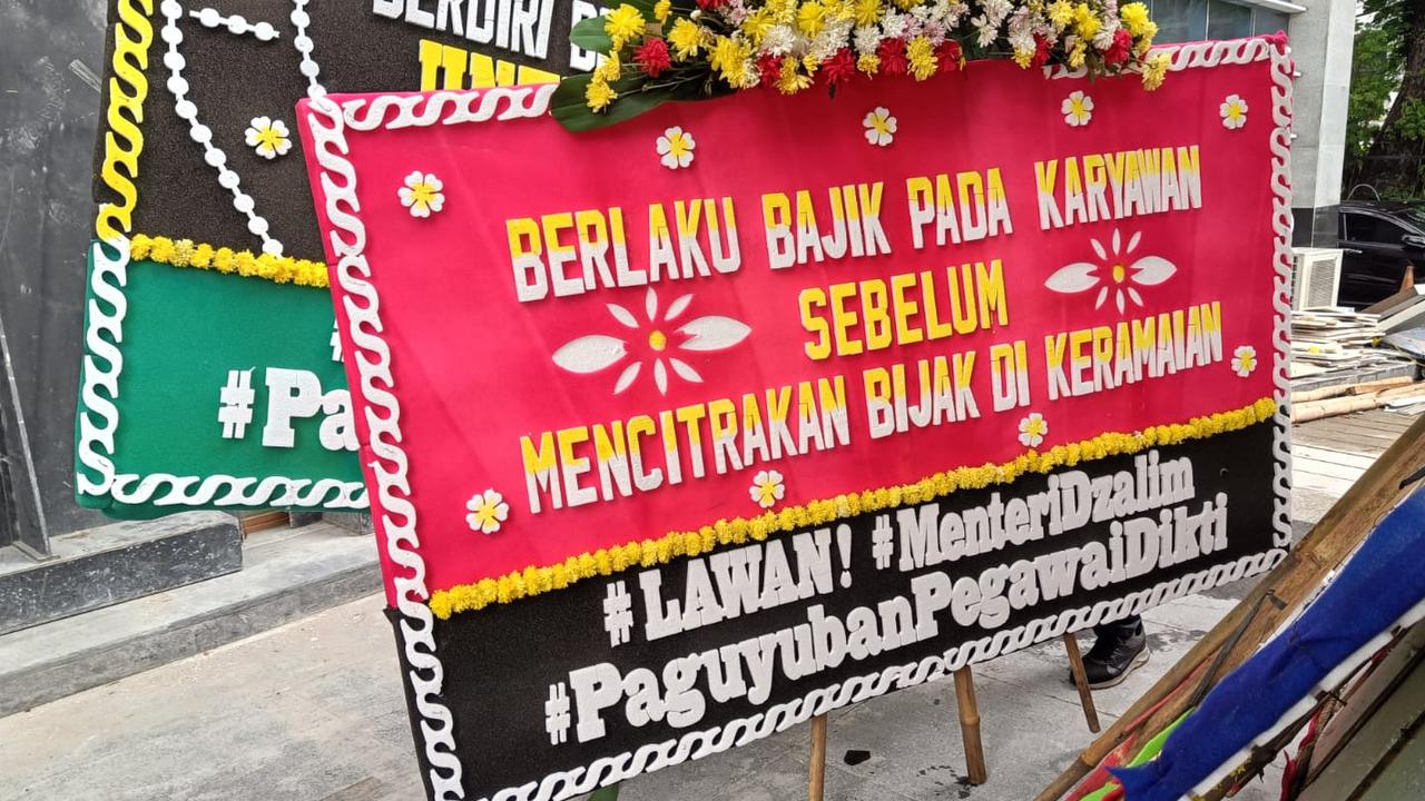 Pegawai Dikti Melawan Kebijakan Menteri Lewat Kata-Kata