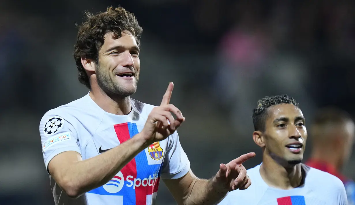 Marcos Alonso. Baru mencatatkan 8 caps sejak 2018, bek kiri berusia 31 tahun ini memang bukanlah pilihan utama Luis Enrique di lini belakang Timnas Spanyol. Meskipun sang pemain telah berpindah dari Chelsea ke Barcelona untuk menarik perhatian sang pelatih, nyatanya keberuntungan belum berpihak kepadanya. (AP/Petr David Josek)