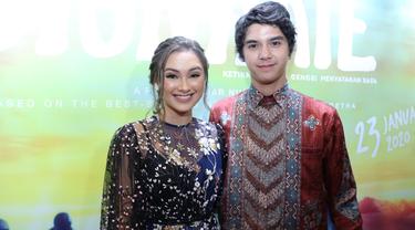 Al Ghazali Dan Caitlin Halderman Lakukan Adegan Mesra Di Film Dignitate News Entertainment Fimela Com