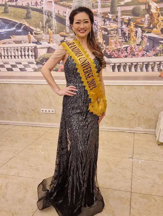 Meski sudah menjadi nenek, Laura Lee memiliki paras cantik di usia 47 tahun [instagram/ermsingapore]