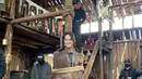 Kim Bum di balik layar drakor Tale of the Nine-Tailed 1938. (Instagram/ k.kbeom)