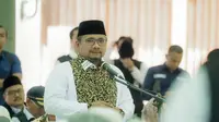 Menteri Agama (Menag) Yaqut Cholil Qoumas saat menyambut kedatangan jemaah haji kelompok terbang (kloter) 63 Embarkasi Jakarta (JKG 63) di Asrama Haji Pondok Gede, Jakarta, Minggu (21/7/2024). (Dok. Tim Humas Kementerian Agama)