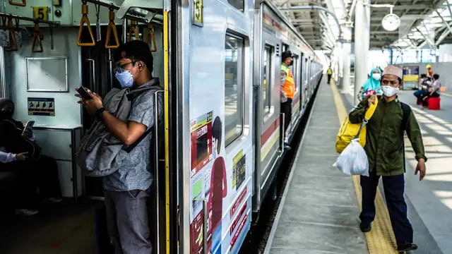 FOTO: Kapasitas Penumpang KRL Jabodetabek Naik Jadi 80 Persen