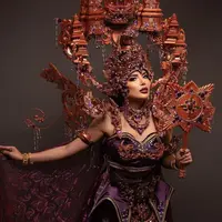 Potret kostum mewah Millen Cyrus dalam Miss Internasional Queen 2023 (Instagram/millencyrus).