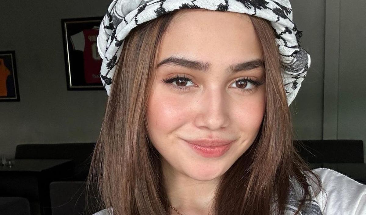 <b>Gunakan Riasan yang Terlihat Natural</b><br>