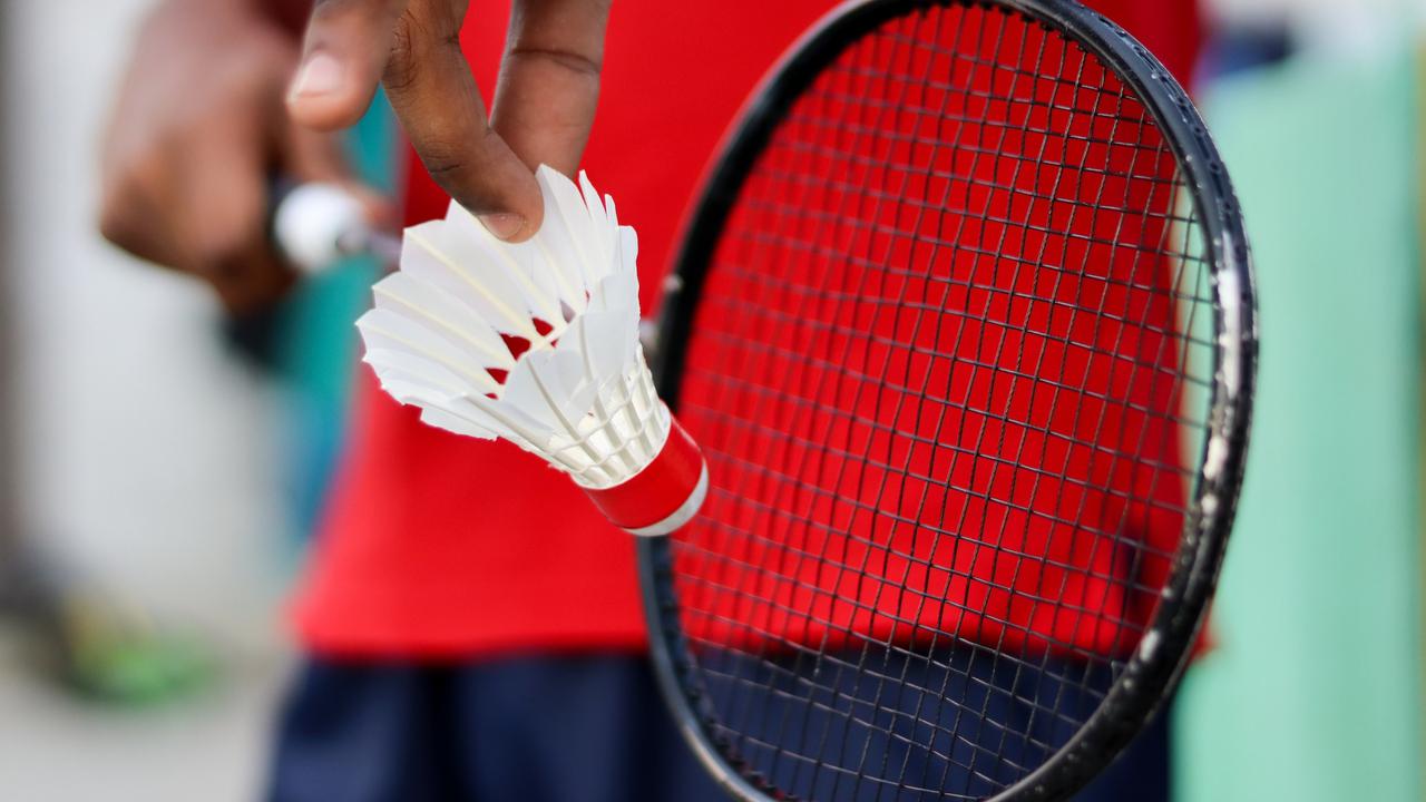 Ilustrasi bulu tangkis, badminton, raket, shuttlecock