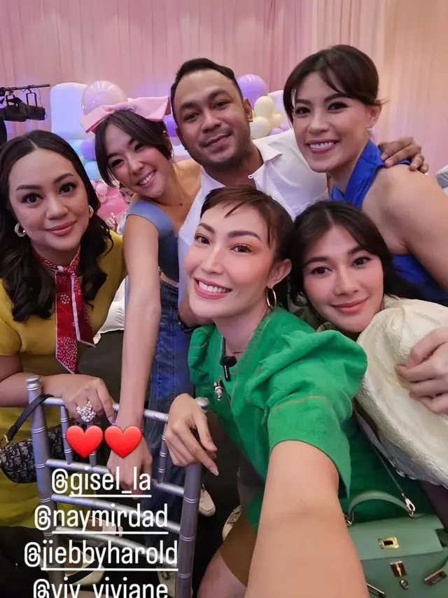 8 Gaya Selvi Ananda, Geng Cendol, hingga Aaliyah Massaid di Pesta Ulang Tahun Bertema Disney Princess Anak dr. Feni Nugraha