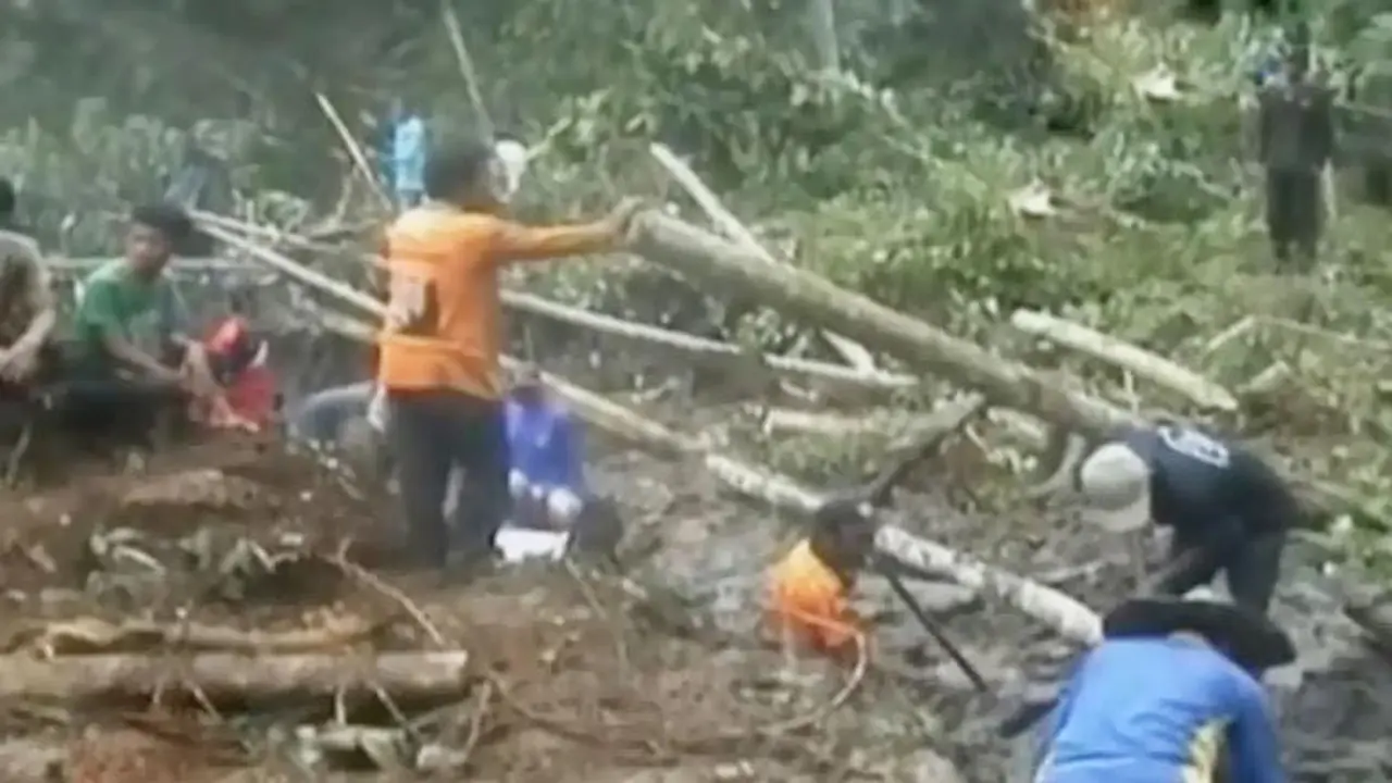 VIDEO: Pencarian Korban Longsor di Tasikmalaya Masih Nihil