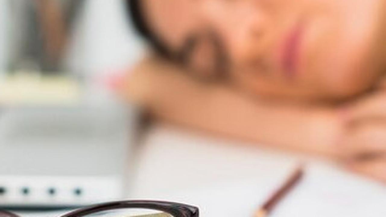 Semoga dengan tips di atas, tidur siang singkat Anda di kantor dapat lebih efektif, membuat Anda lebih berenergi dan produktif hingga akhir waktu kerja.