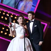 Glenn Alinskie dan Chelsea Olivia saat menghadiri Infotainment Awards 2016 (Nurwahyunan/Bintang.com)
