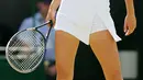 Petenis Rusia, Maria Sharapova saat bertanding melawan Amy Frazier dari AS selama Kejuaraan Tenis Wimbledon ke-118 di Wimbledon, London pada 28 Juni 2004. Sharapova mengumumkan pensiun dari dunia tenis dalam sebuah wawancara kepada majalah Vogue and Vanity Fair. (AFP/Odd Andersen)