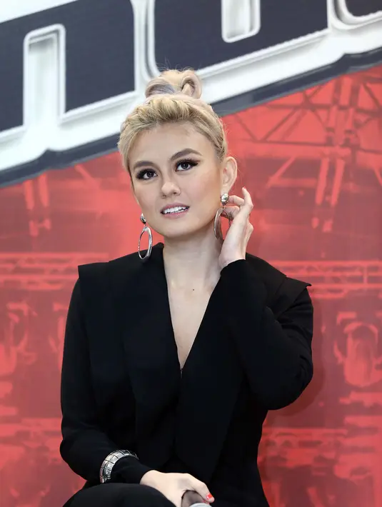 Di era sekarang, banyak penyanyi cilik terus bermunculan. Berbeda dengan dulu, kini penyanyi cilik menuai banyak kritik berkaitan dengan lagu yang dibawakan tidak sesuai dengan porsinya. (Nurwahyunan/Bintang.com)