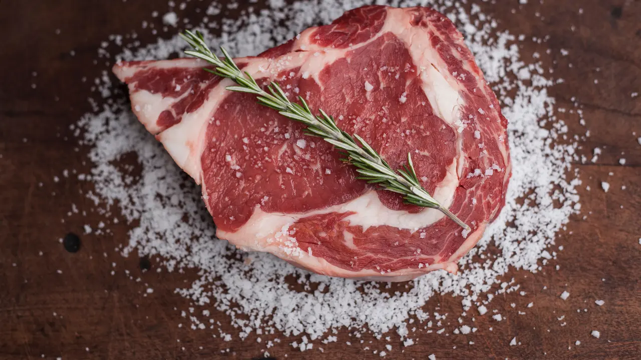 9 Bahaya Terlalu Banyak Makan Daging saat Idul Adha