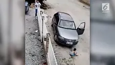 Begini detik-detik mengerikan saat seorang bocah dilindas mobil.