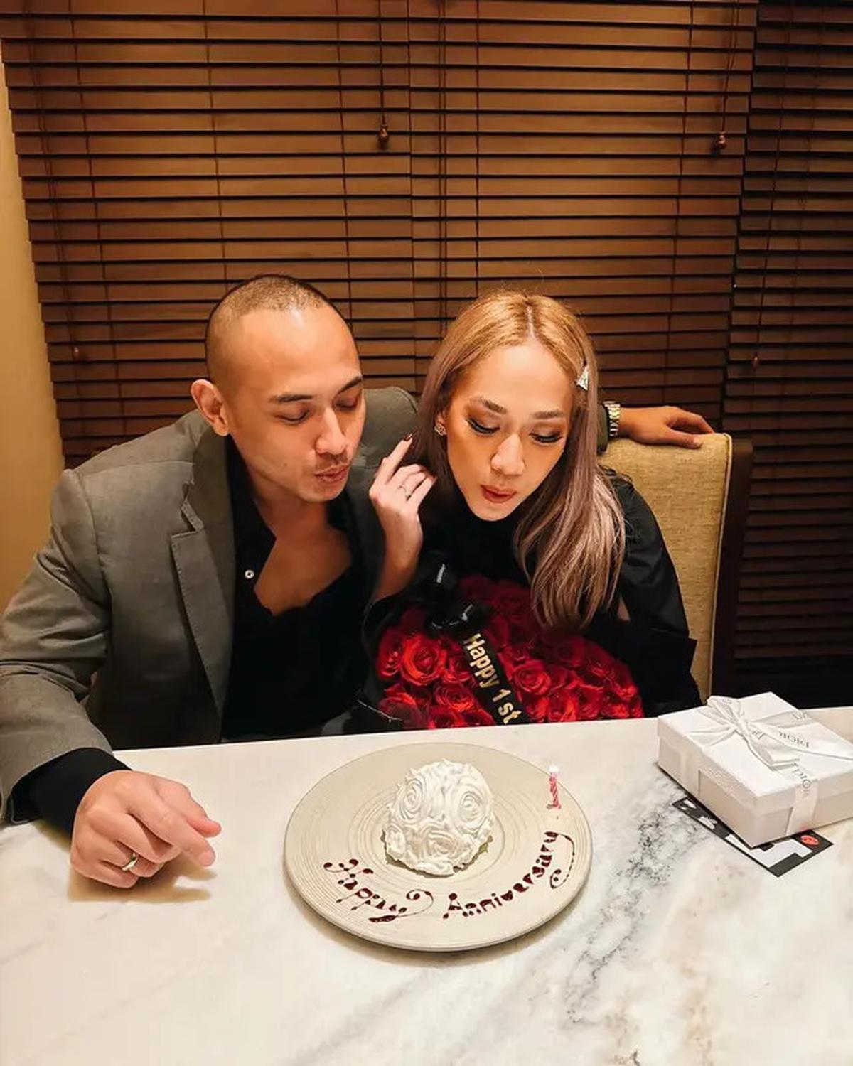 6 Potret Dinner Romantis BCL dan Tiko Aryawardhana Selama Setahun hingga Anniversary