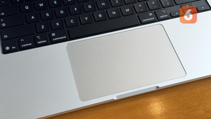 Touchpad di MacBook Pro M5 Pro. (Liputan6.com/ Yuslianson)