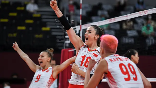 Zehra Gunes, Pevoli Cantik dari Turki