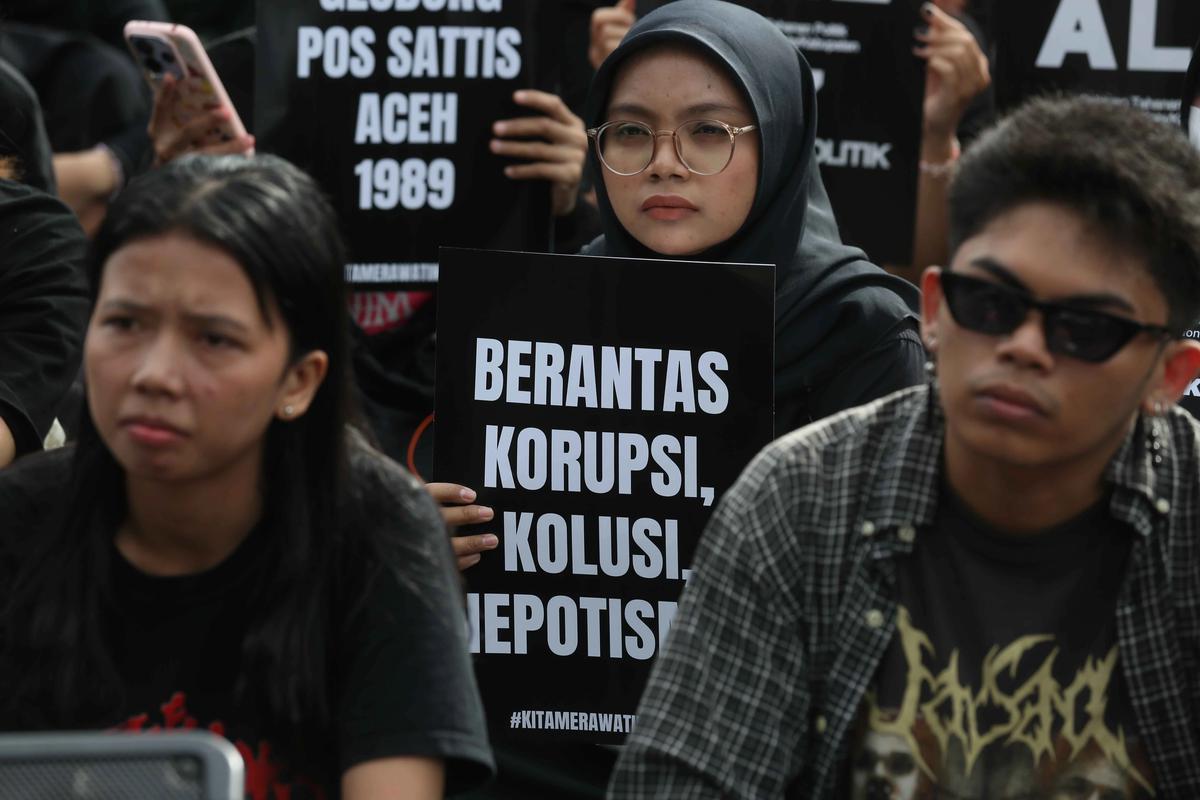 FOTO: Aksi Kamisan Tandai 19 Tahun Perjuangan Korban Pelanggaran HAM