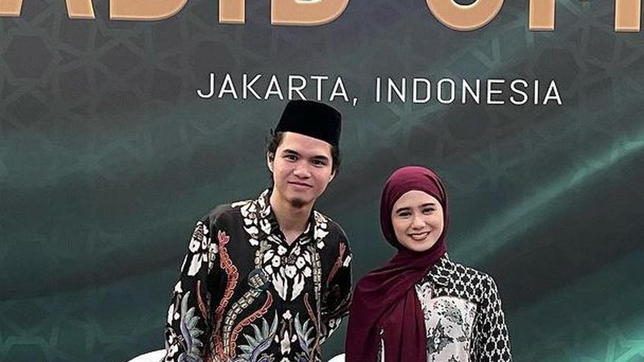 Meski belum menikah, artis muda Dul Jaelani dan Tissa Biani tampak bersama menghadiri kajian Habib Umar. Keduanya tampil kompak dengan mengenakan busana muslim.