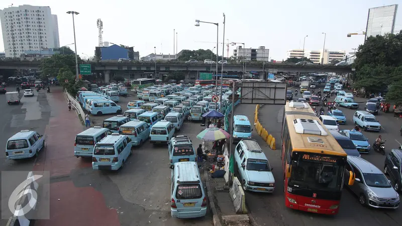 Angkutan umum di seluruh Jabodetabek tetap beroperasi meskipun ada aksi demo 2 Desember.