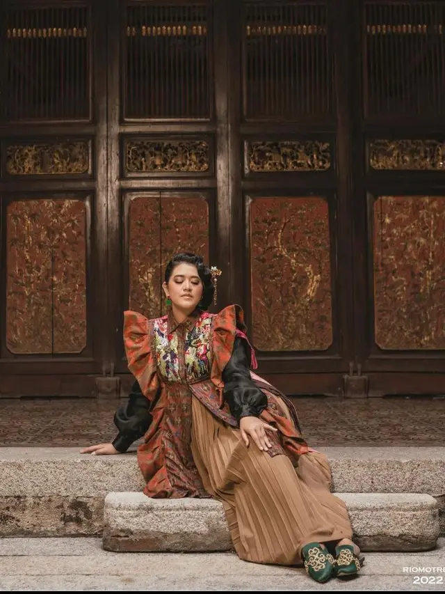 7 Tampilan Paripurna Kahiyang Ayu dengan Busana Mewah di Pemotretan Terbaru